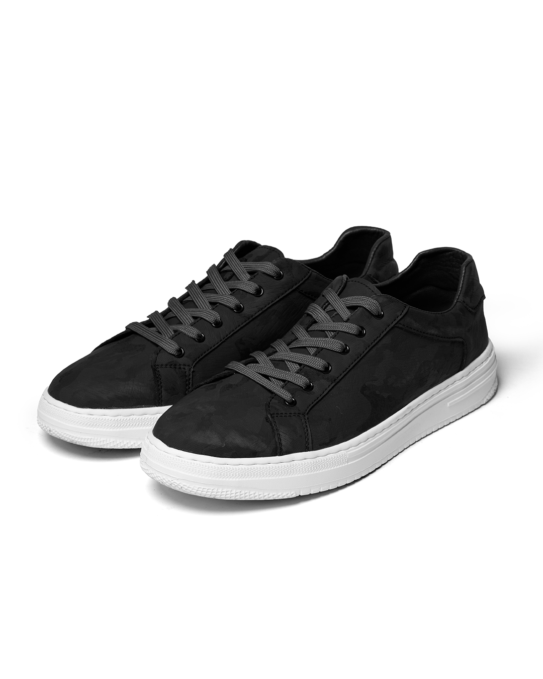 Cedric | Minimal Lace-Up Low-Cut Sneakers