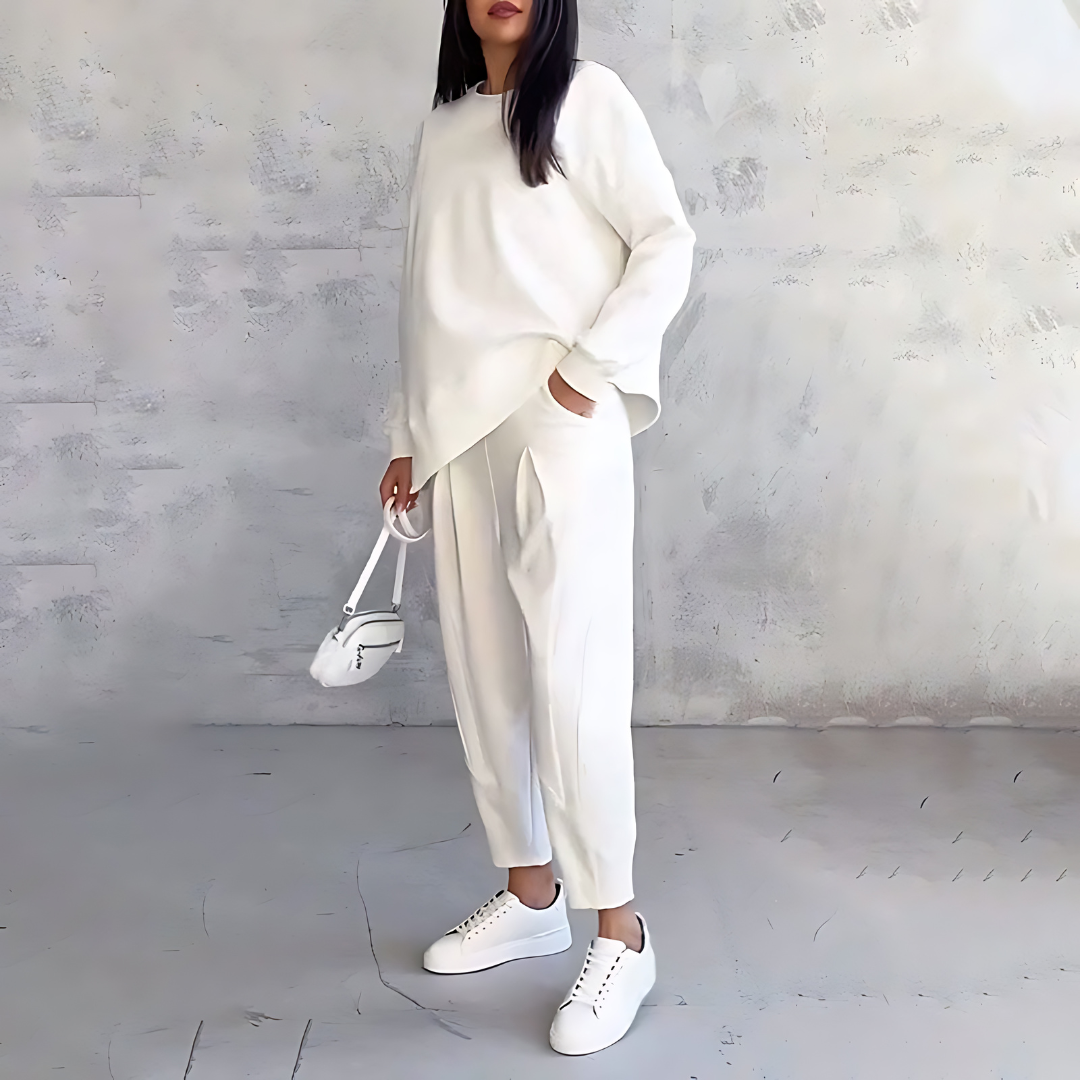 Amika | Comfortable Two-Piece Set