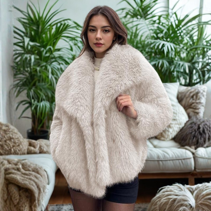 Annabelle | Collared Fuzzy Coat