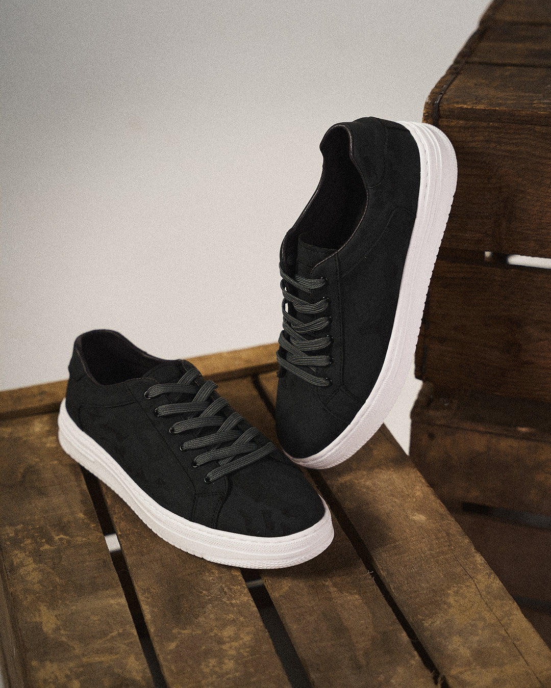 Cedric | Minimal Lace-Up Low-Cut Sneakers