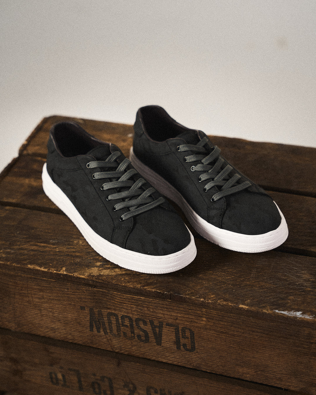 Cedric | Minimal Lace-Up Low-Cut Sneakers