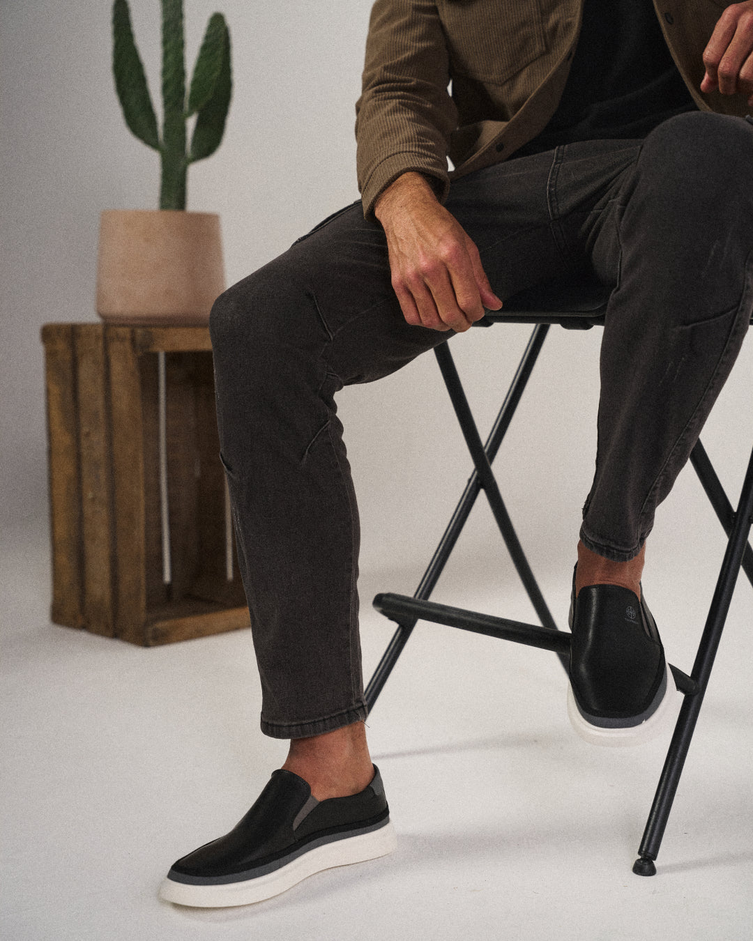 Arturo | Low-Top Slip-On Contrast Sole Shoes