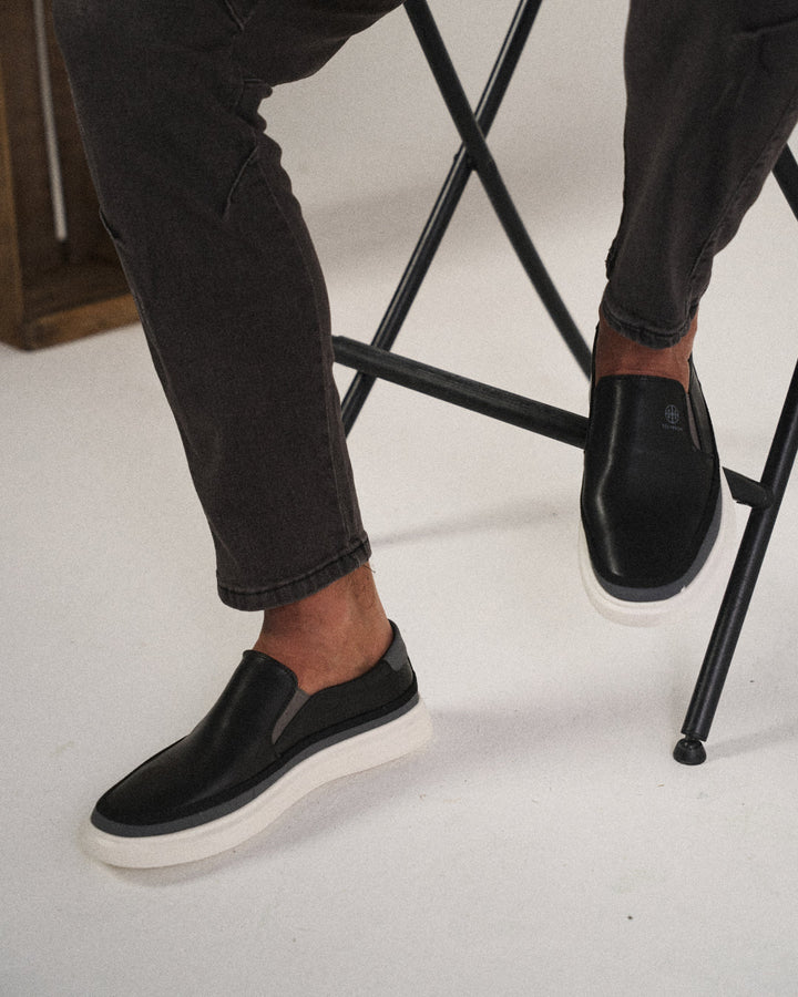 Arturo | Low-Top Slip-On Contrast Sole Shoes